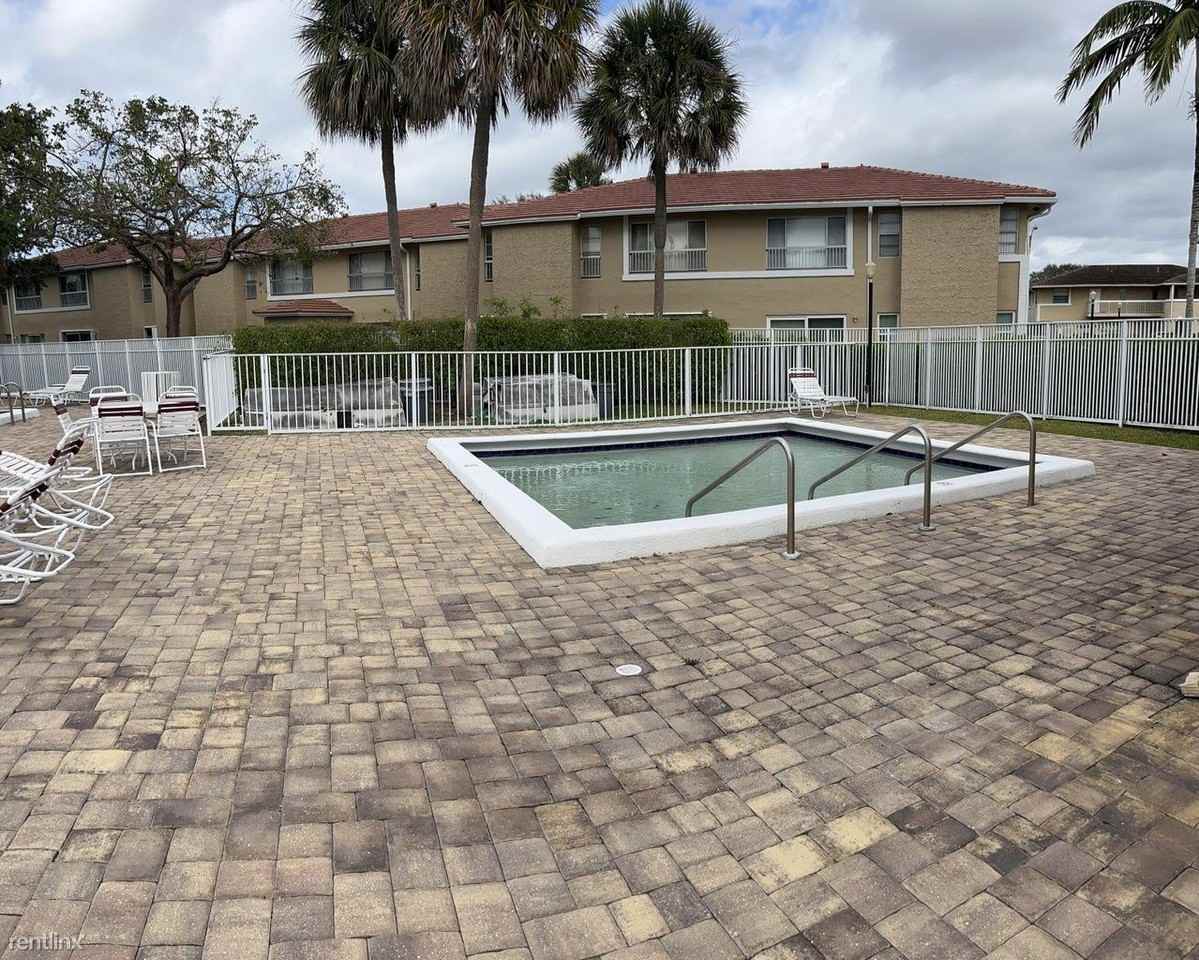 10101 Twin Lakes Dr #H24 - Photo 2 of 8