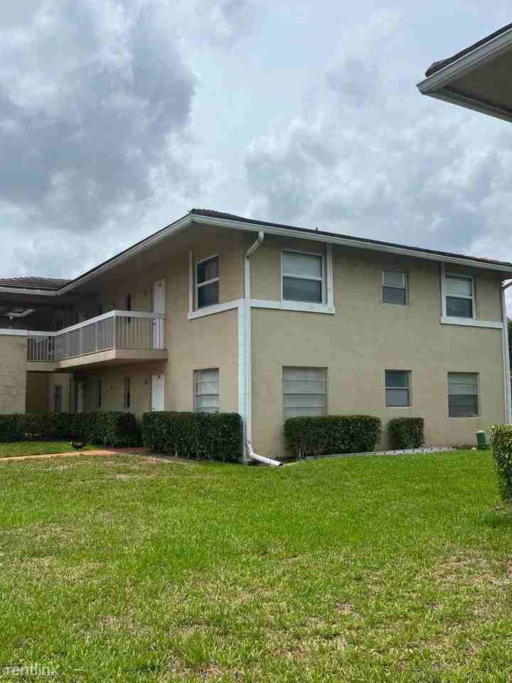 10101 Twin Lakes Dr #H24 - Photo 3 of 8