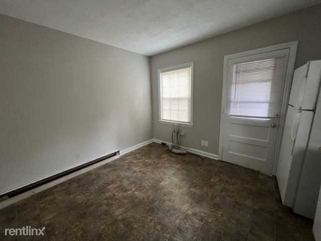 1004 Idlewood Dr - Photo 3 of 13