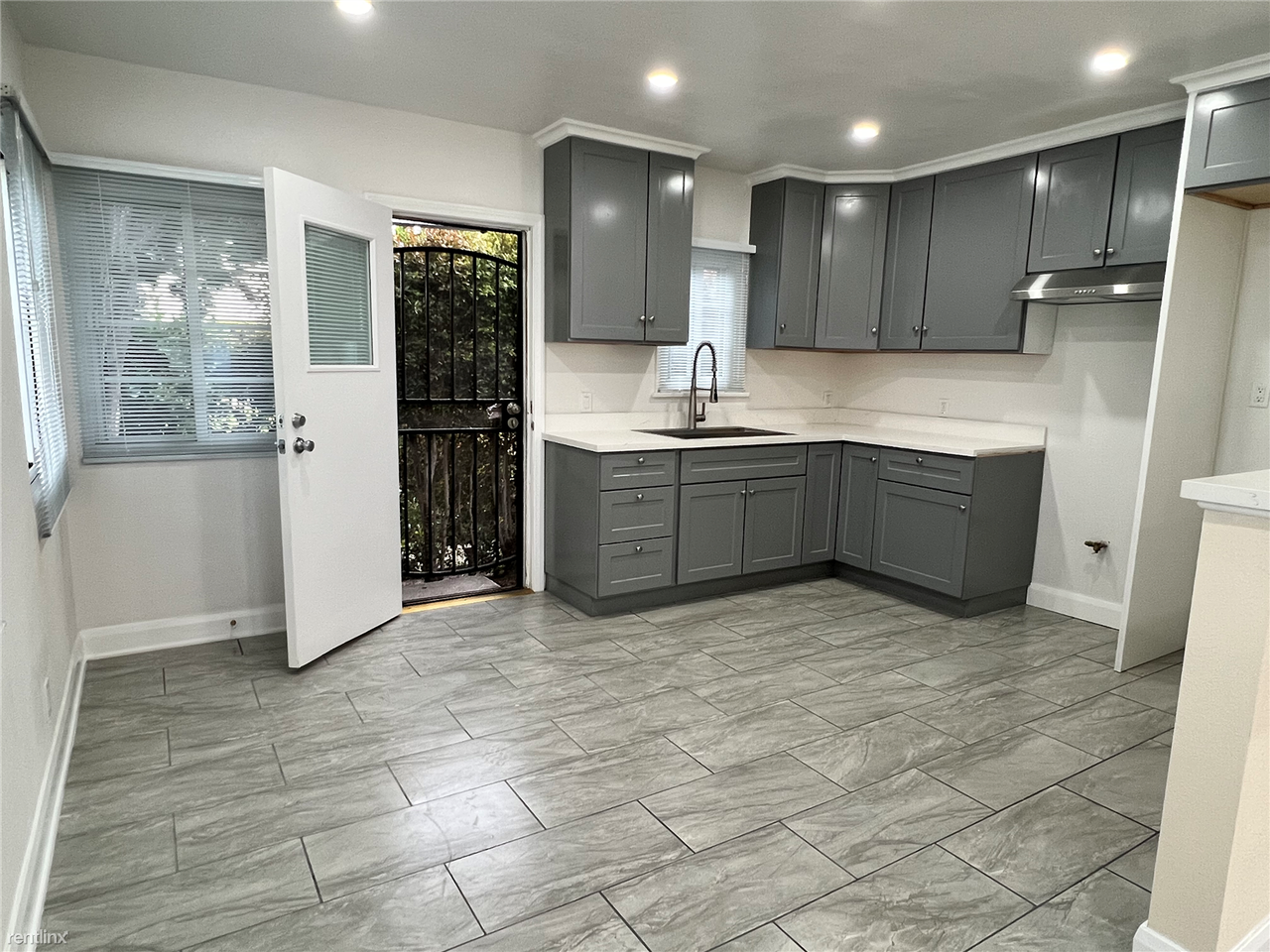 8806 Ramsgate Ave - Photo 2 of 9