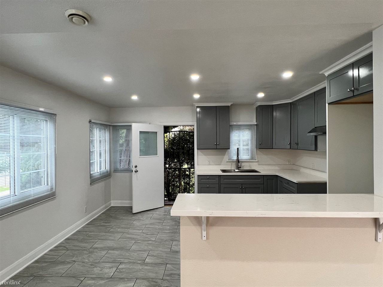 8806 Ramsgate Ave - Photo 3 of 9