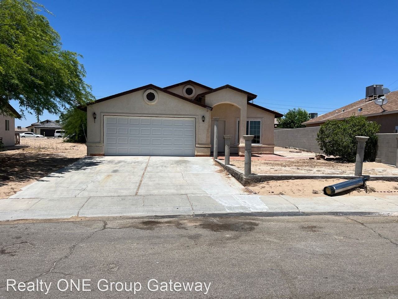 2084 E Black St - Photo 2 of 19