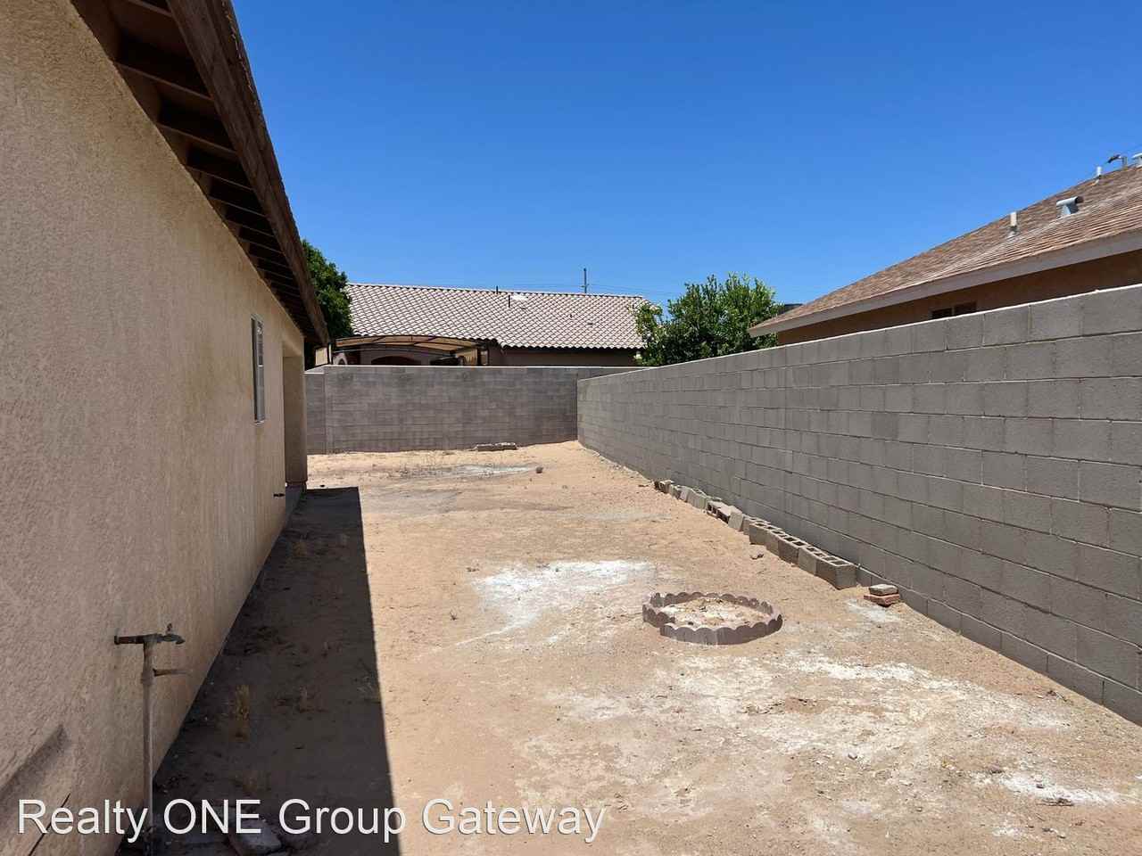 2084 E Black St - Photo 3 of 19