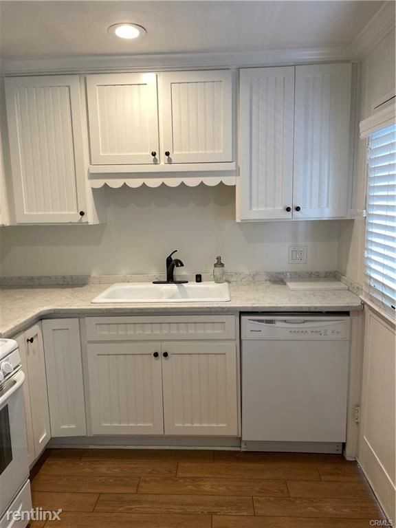 136 Cedar Way - Photo 3 of 10