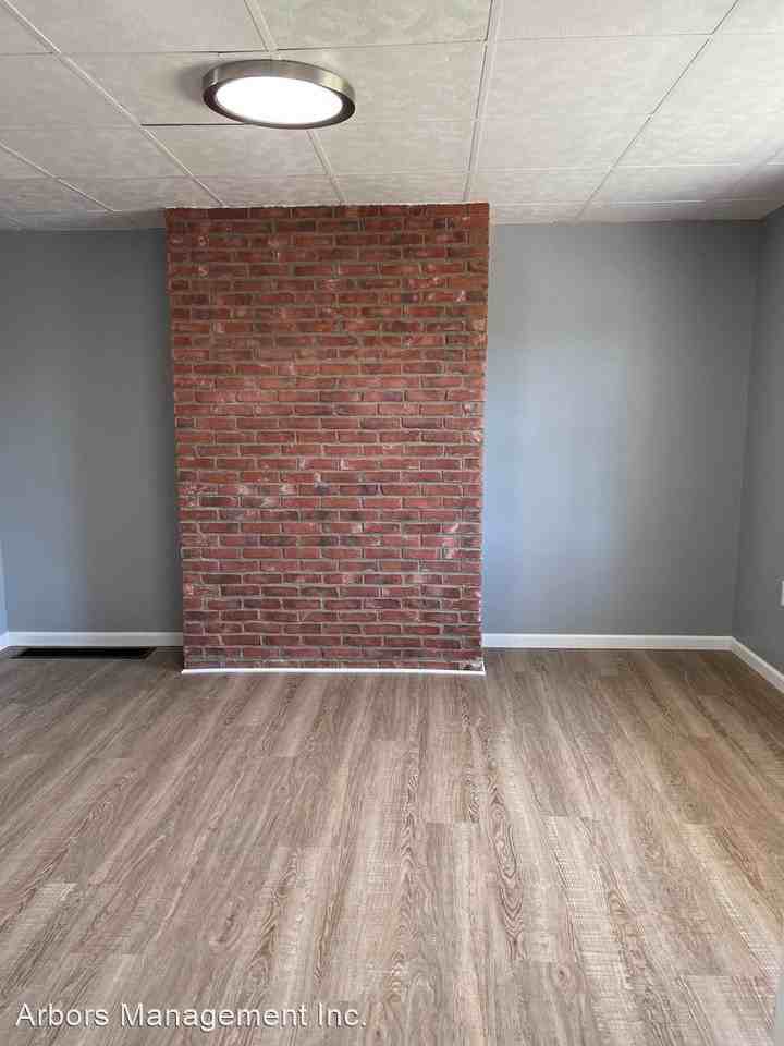 2206 Mount Troy Rd - Photo 3 of 15