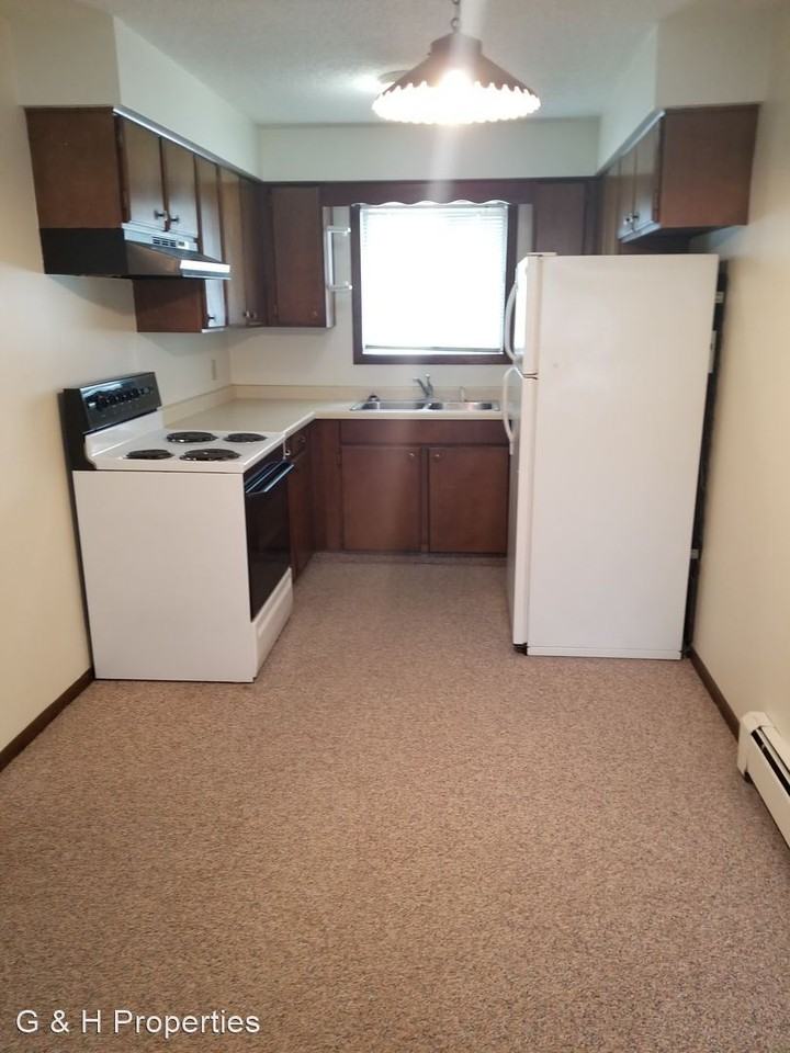 619 8th Ave Nw - Photo 3 of 4