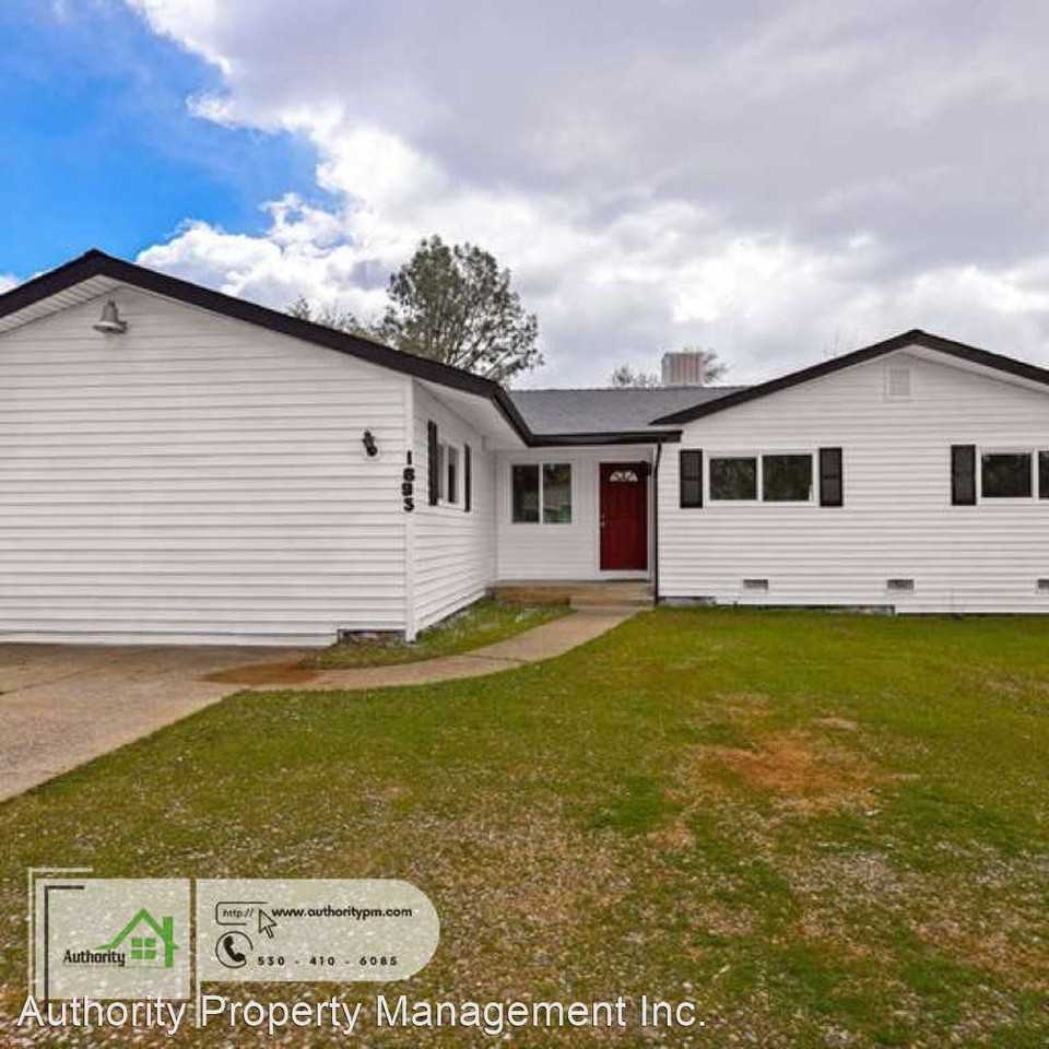 1695 Mistletoe Ln - Photo 3 of 36