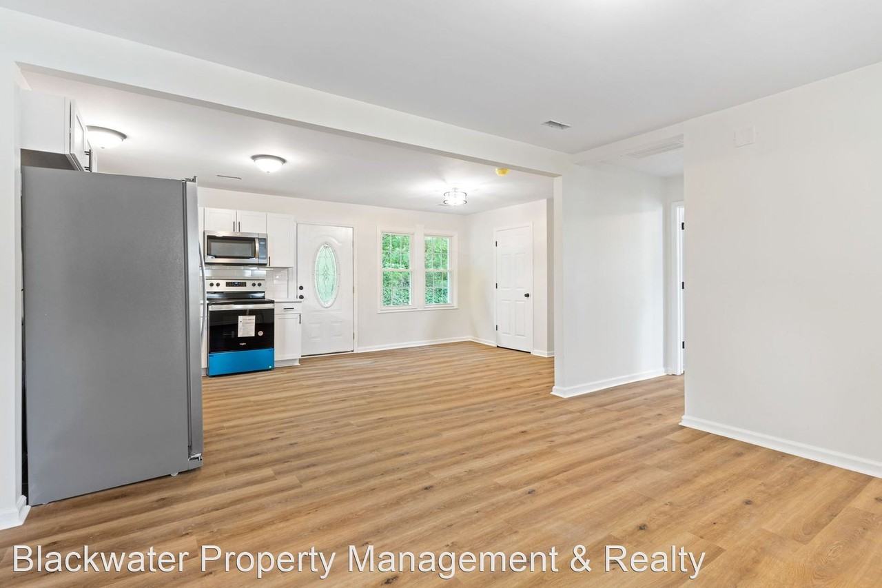 813 Centerdale St - Photo 2 of 15