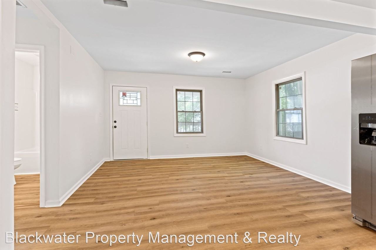 813 Centerdale St - Photo 3 of 15