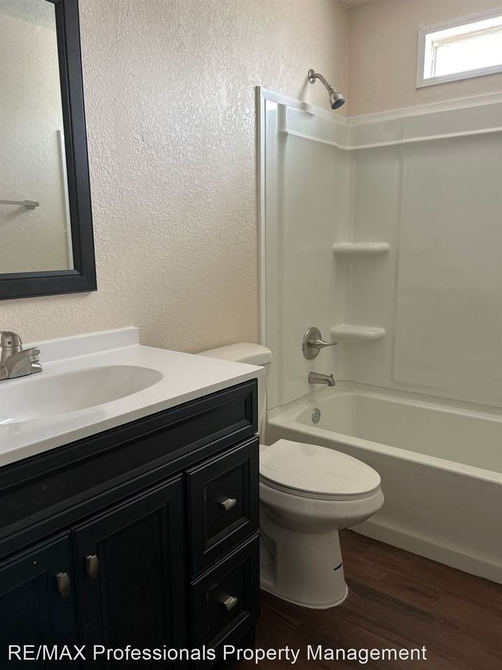 2/1 Completely Remodeled Apartment - Photo 2 of 14