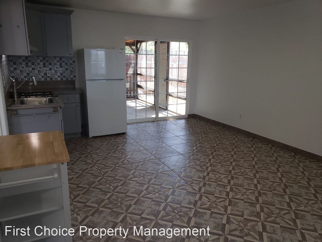 4218 Queens Rd - Photo 2 of 9