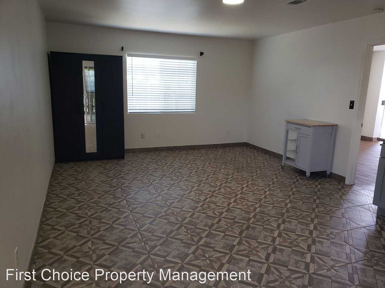 4218 Queens Rd - Photo 3 of 9