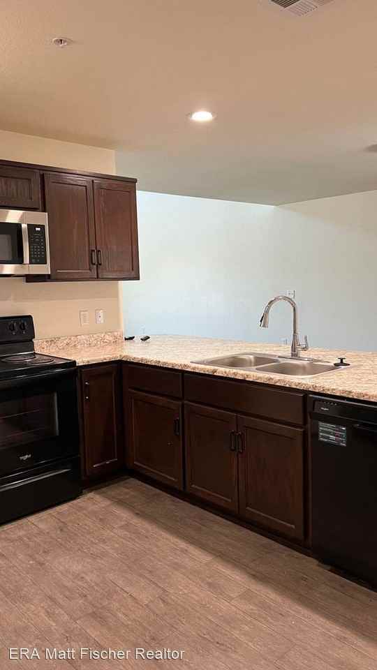 7263 E 38th St - Photo 3 of 16