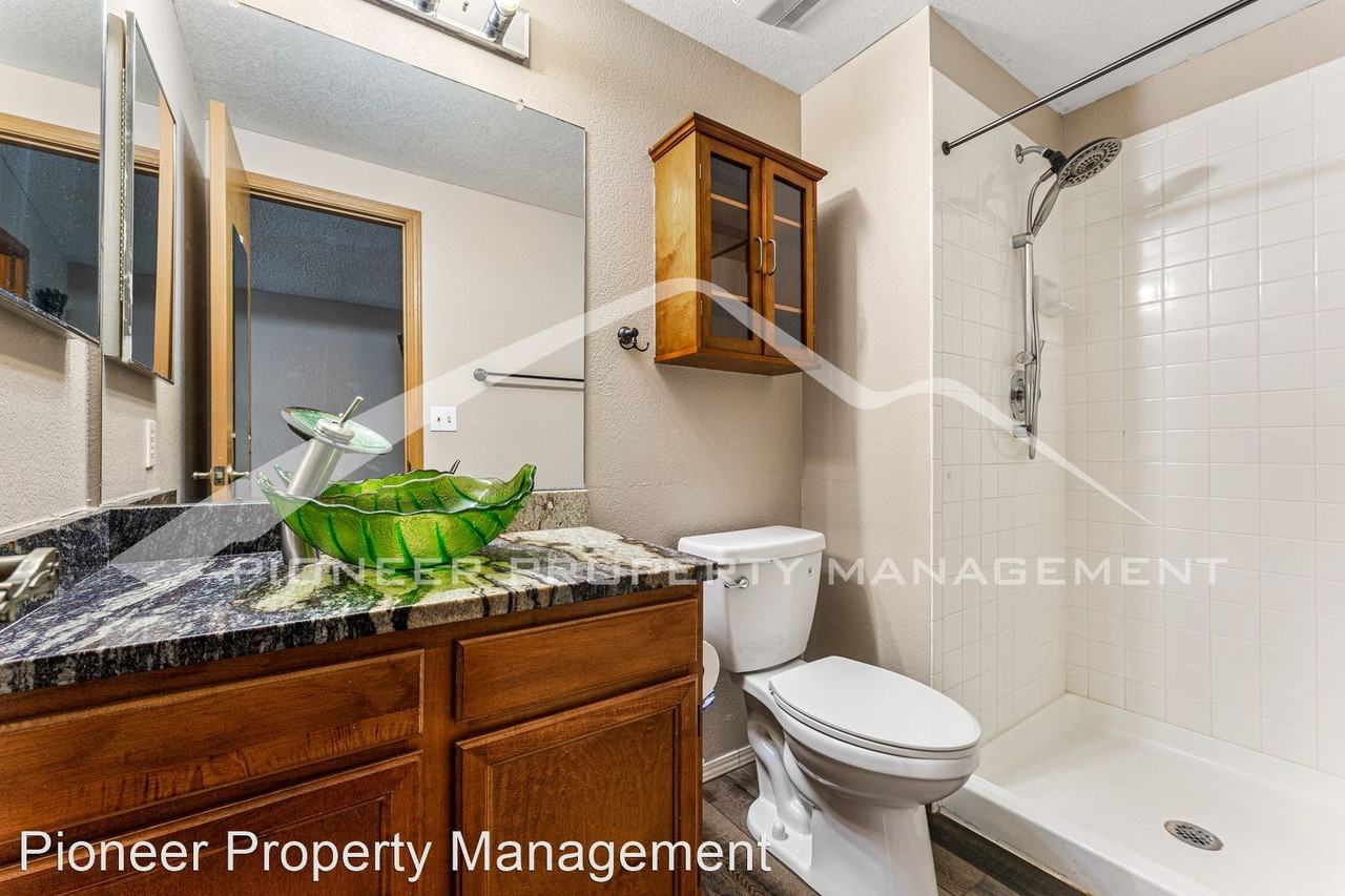 8424 Everett Way #A - Photo 3 of 23