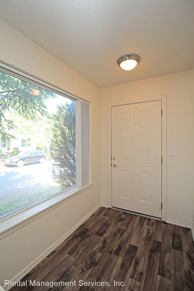 3630 Ne 158th Ave - Photo 3 of 25