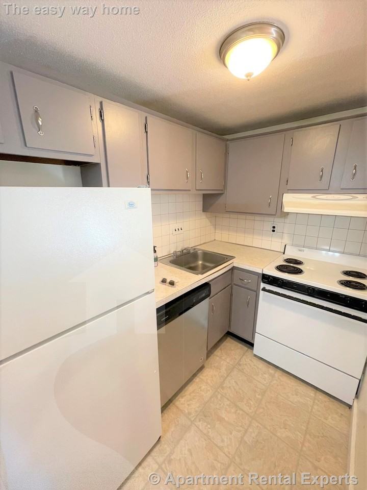 102 Alpine St #2 - Photo 4 of 9