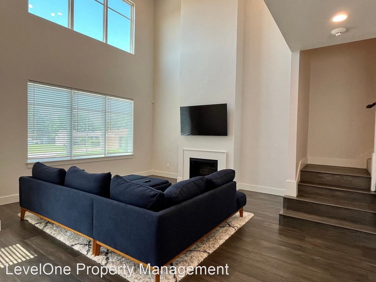 1315 Ne 6th St - Photo 3 of 20