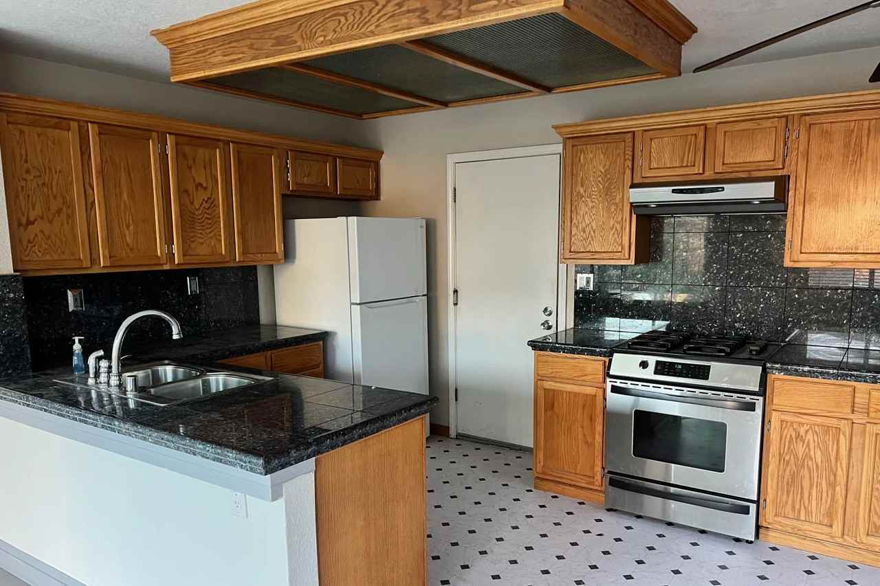 1100 Bear River Ct - Photo 3 of 10