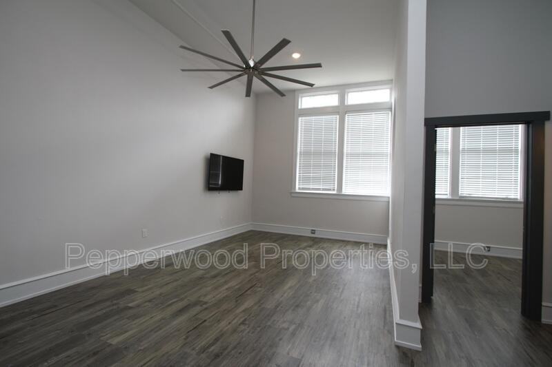 600 Magnolia St - Photo 3 of 9
