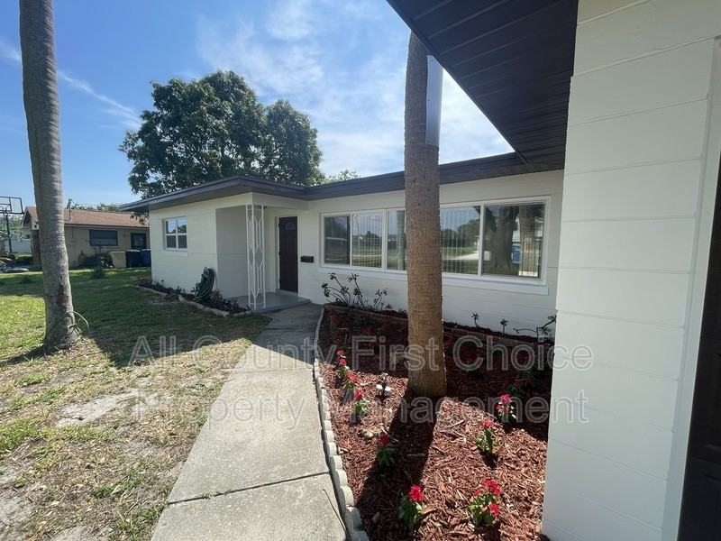 2150 Alcazar Way S - Photo 3 of 21