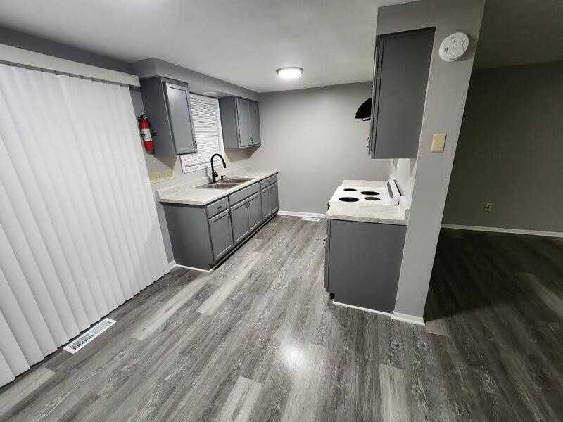 144 Heritage Cir - Photo 2 of 9