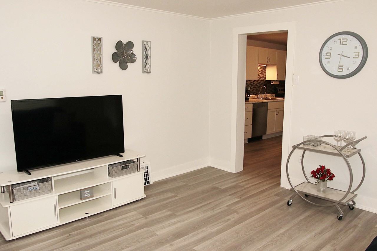 326 Washington Ct #NA - Photo 3 of 7