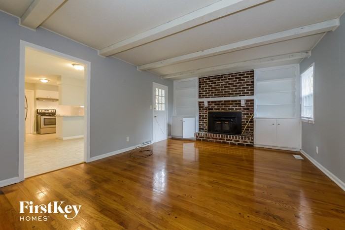 1505 Country Club Dr - Photo 3 of 14