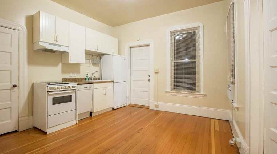 313 Tucker St #B - Photo 7 of 10