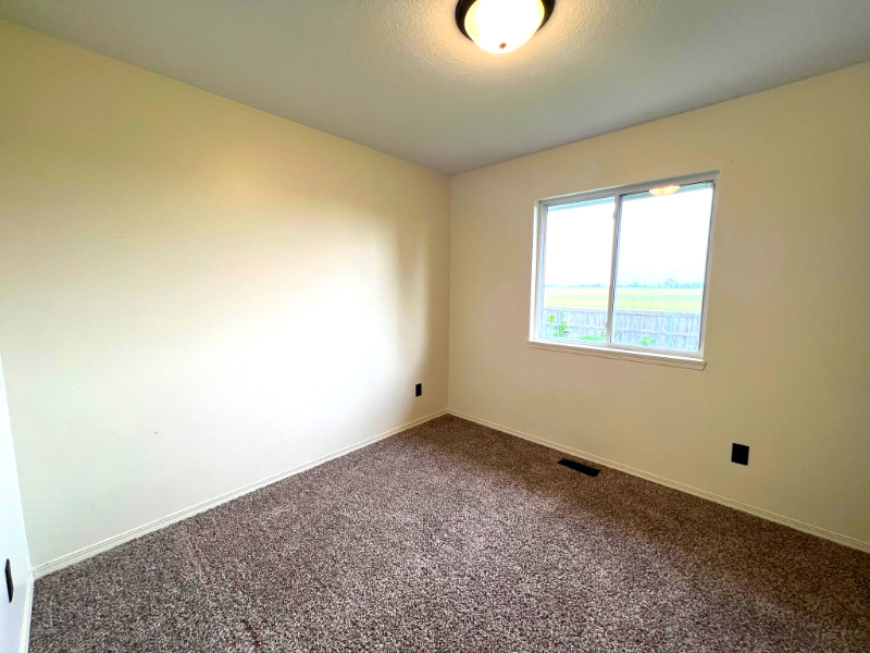 2206 W Schoolhouse St - Photo 2 of 26