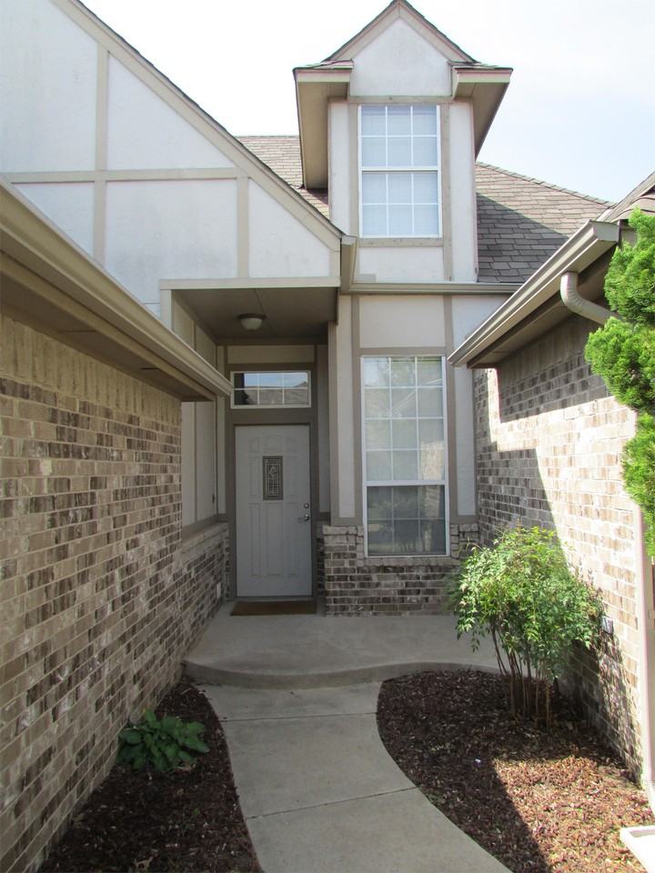 16601 Covington Mnr #1 - Photo 2 of 13