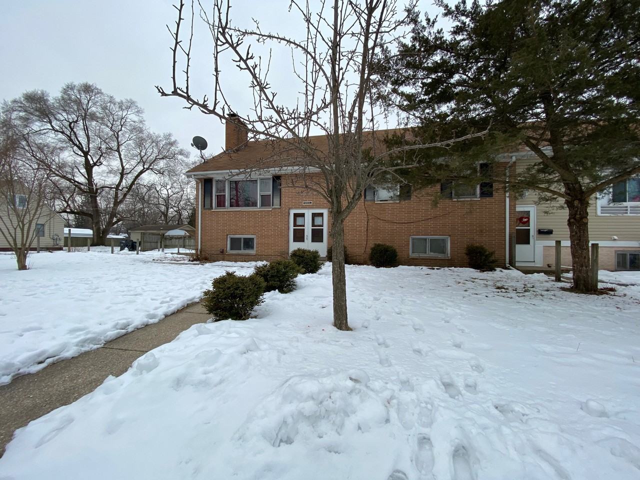 1003 Shiloh Blvd 2, Zion, IL 60099 3 Bedroom Apartment for 1,850