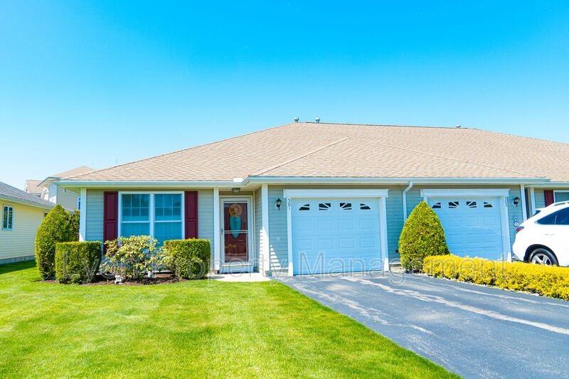 501 Village Green Cir, Coventry, RI 02816 2 Bedroom House for 2,495