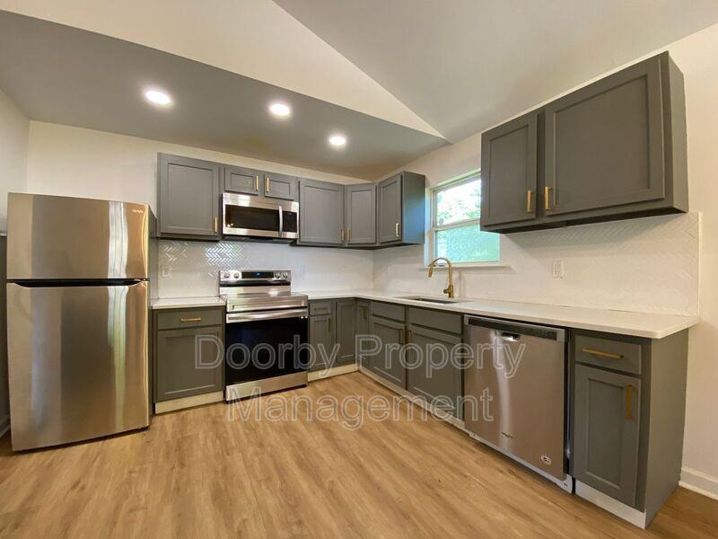 2310 Cushman St - Photo 5 of 21