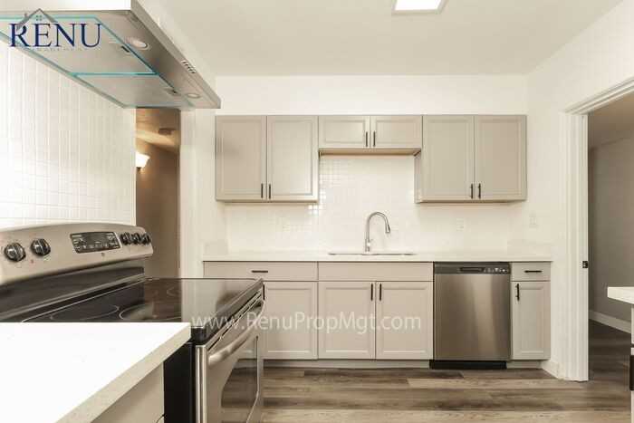 310 4th Ave W - Photo 2 of 17