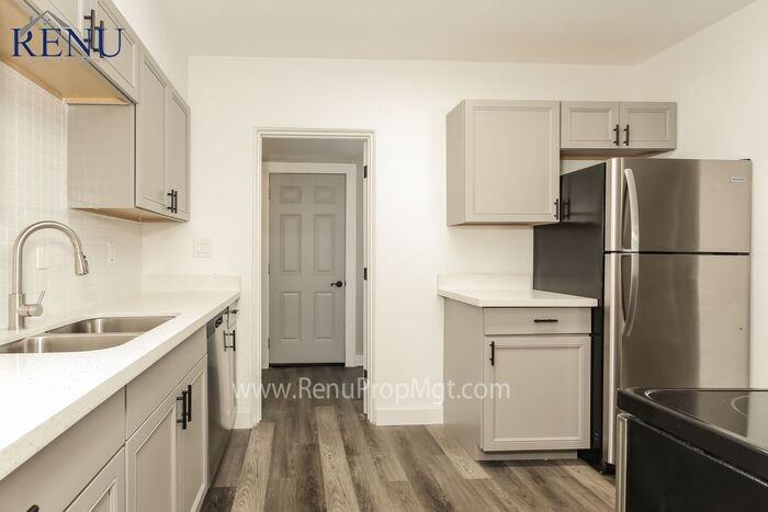 310 4th Ave W - Photo 3 of 17