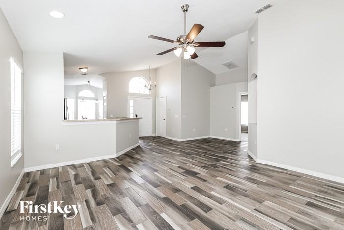 416 Royal Ridge Dr - Photo 3 of 16