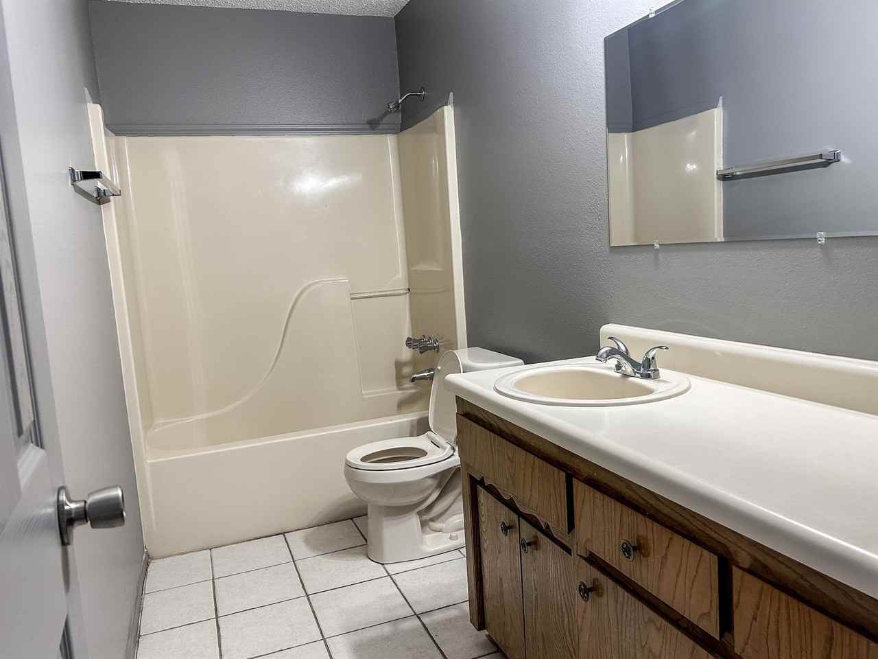 112 Saskatchewan Rd #1 - Photo 5 of 10