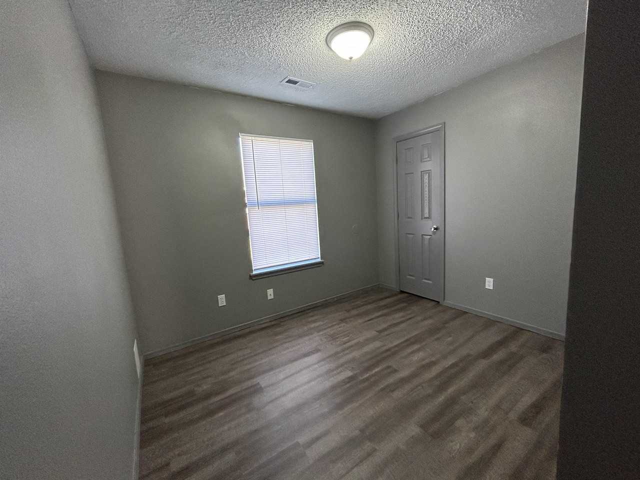 112 Saskatchewan Rd #1 - Photo 6 of 10