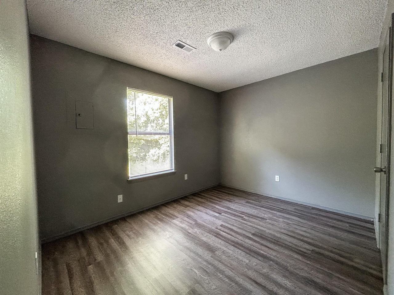 112 Saskatchewan Rd #1 - Photo 7 of 10