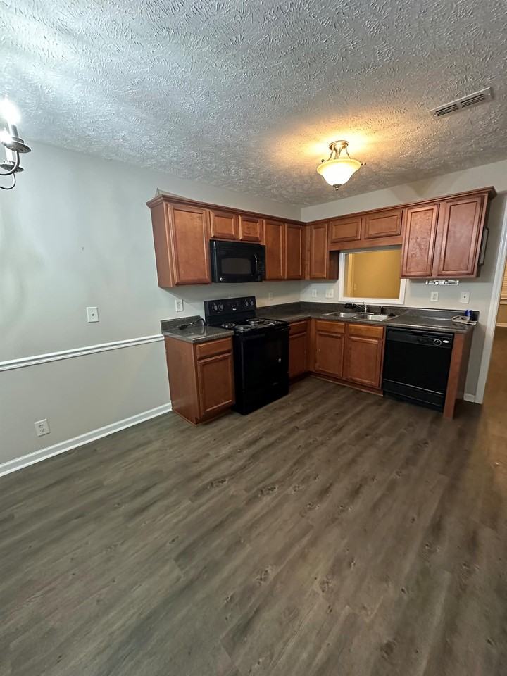 9209 Thomason Trl #1 - Photo 4 of 11