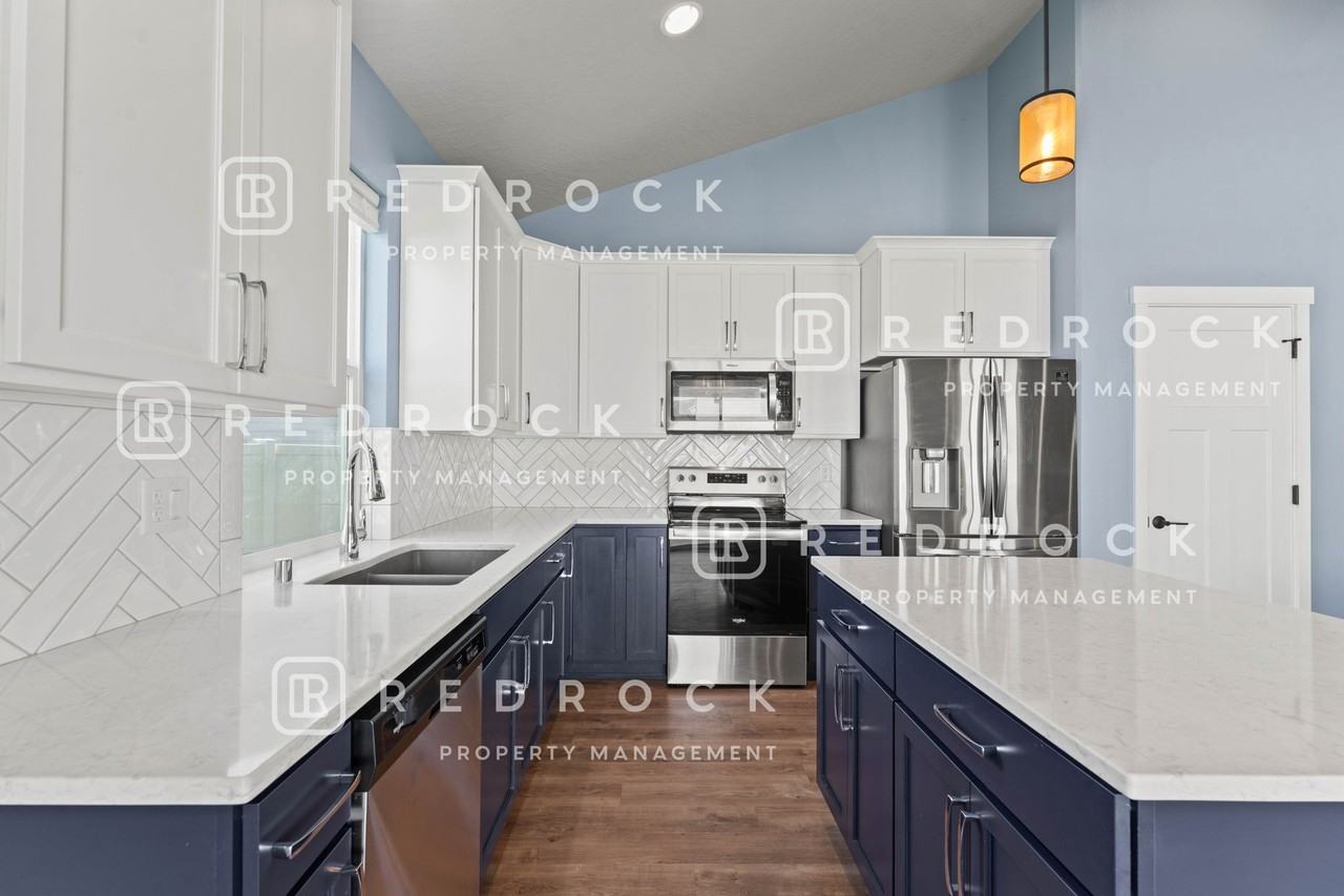 1725 N Meyers Ct #1 - Photo 3 of 31