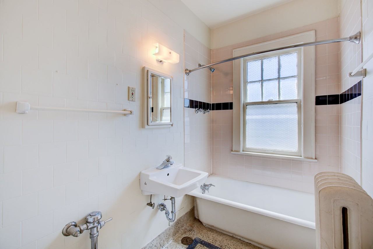 2062 Marshall AvenueApt 25 #25 - Photo 5 of 8