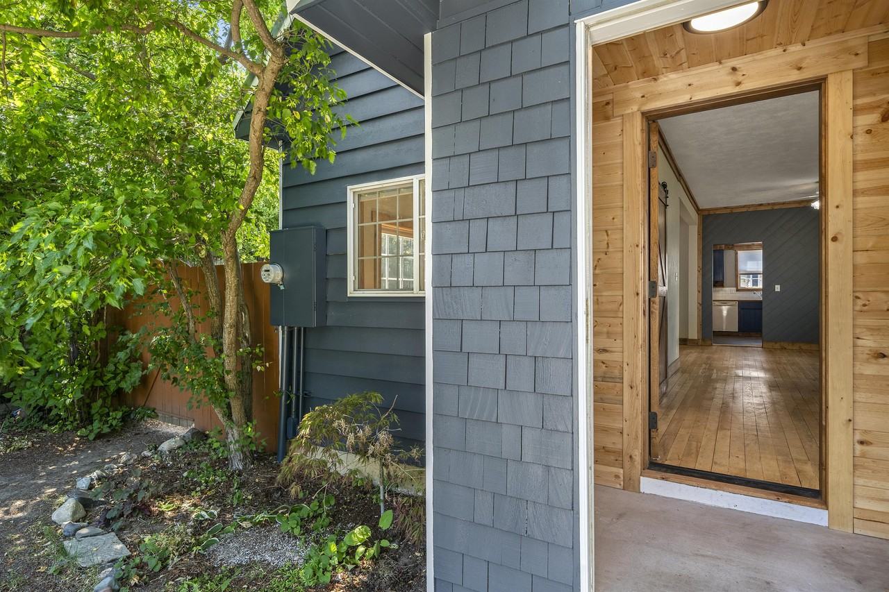 404 S 3rd St #1 - Photo 2 of 12