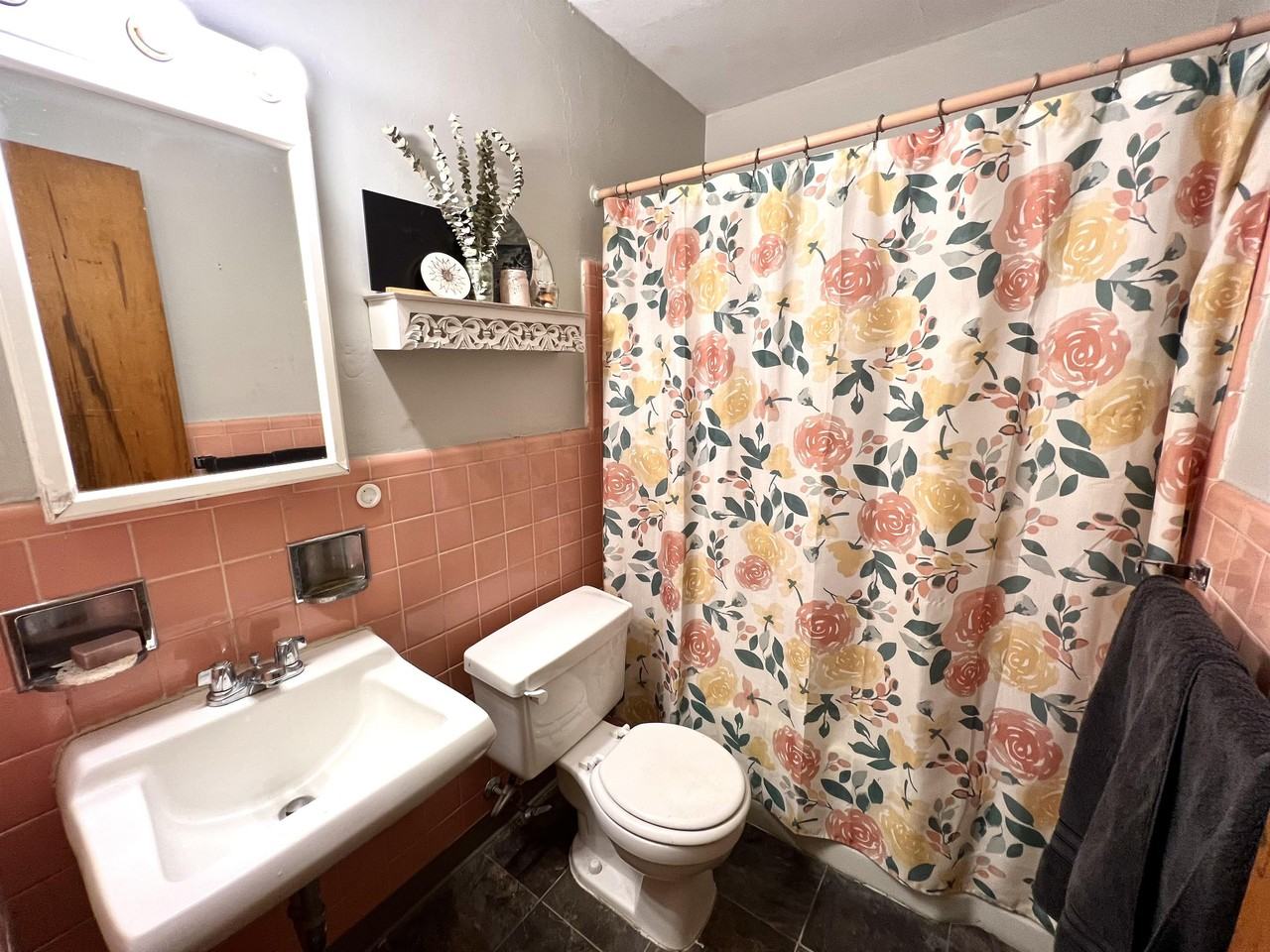 5559 BARTLETT STREETAPT A4 #A4 - Photo 3 of 6