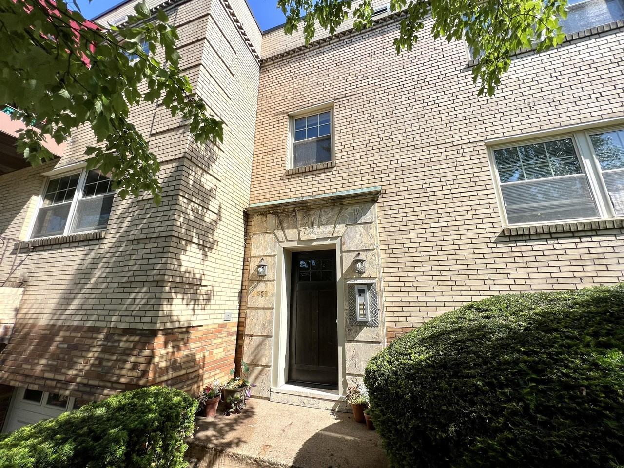 5559 BARTLETT STREETAPT A4 #A4 - Photo 5 of 6