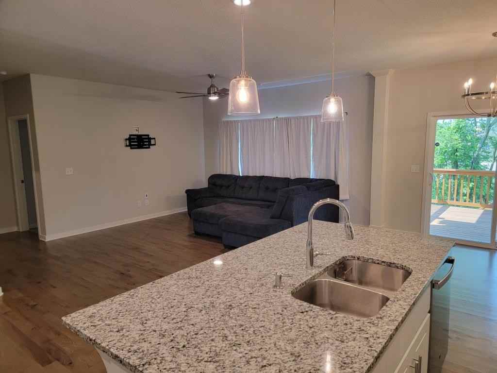 4711 Ne 84th Ter - Photo 3 of 16