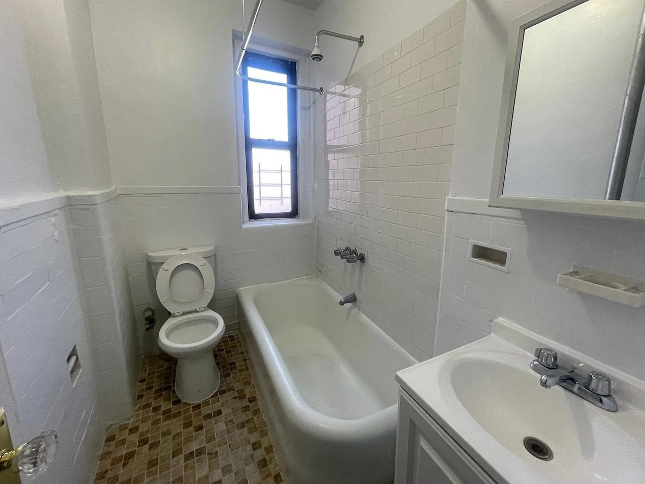 2840 Decatur Ave #5D - Photo 3 of 5