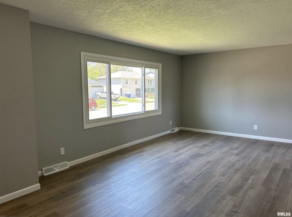 3119 Westmar Dr #NA - Photo 3 of 8