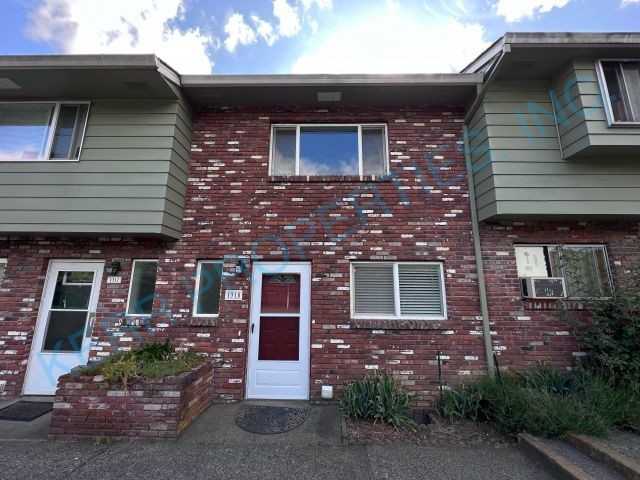 1310 Ne Hogan Dr - Photo 2 of 17