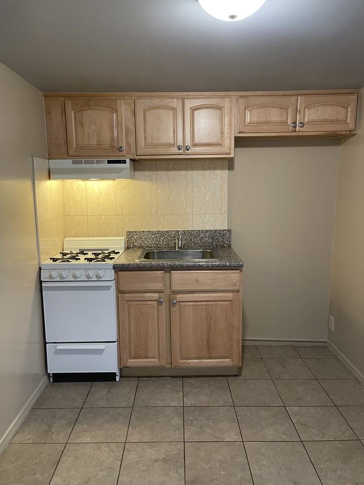 858 & 864 East Mission Apartments - Photo 2 of 7